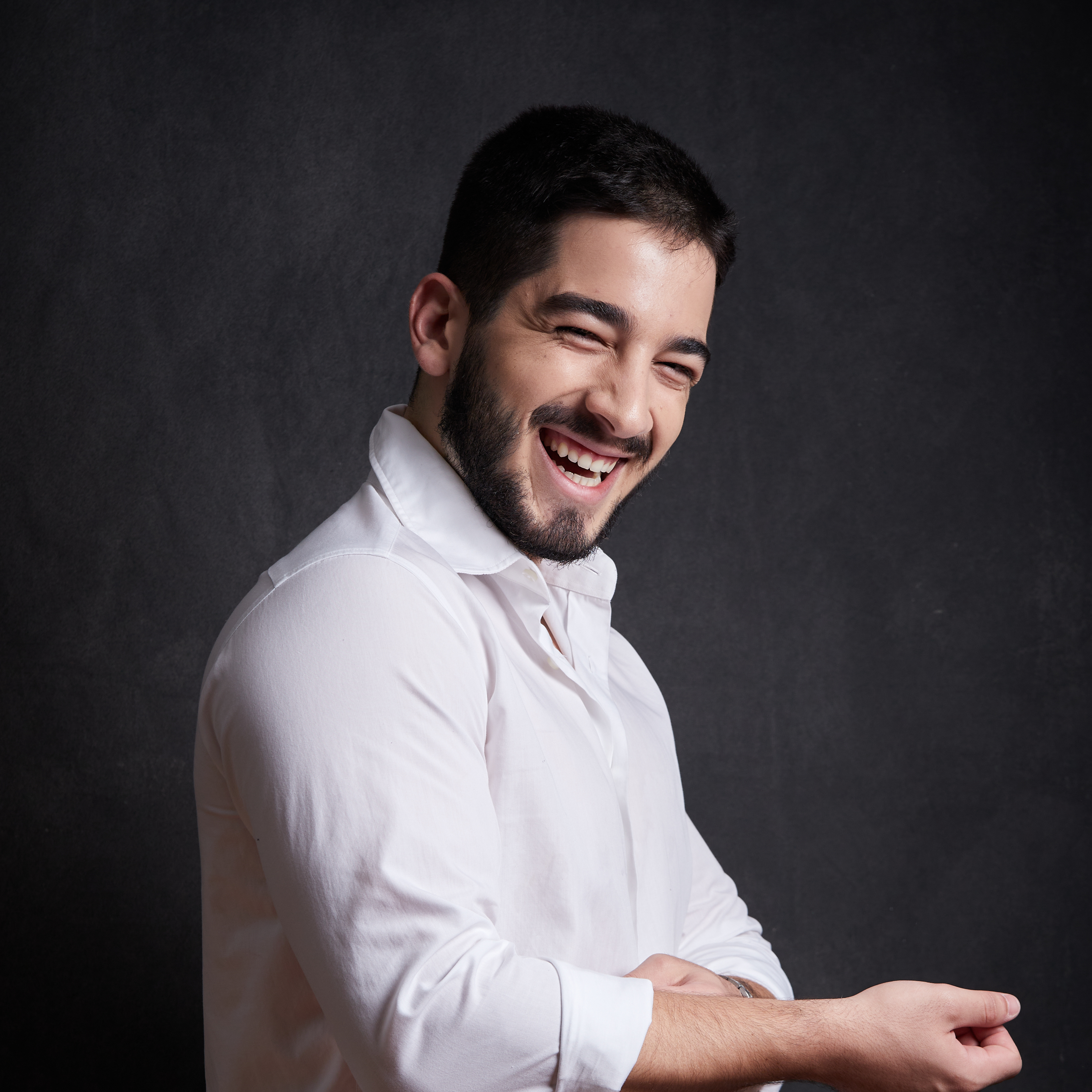 Retrato de Anwar Hermuche, Arquiteto de IA